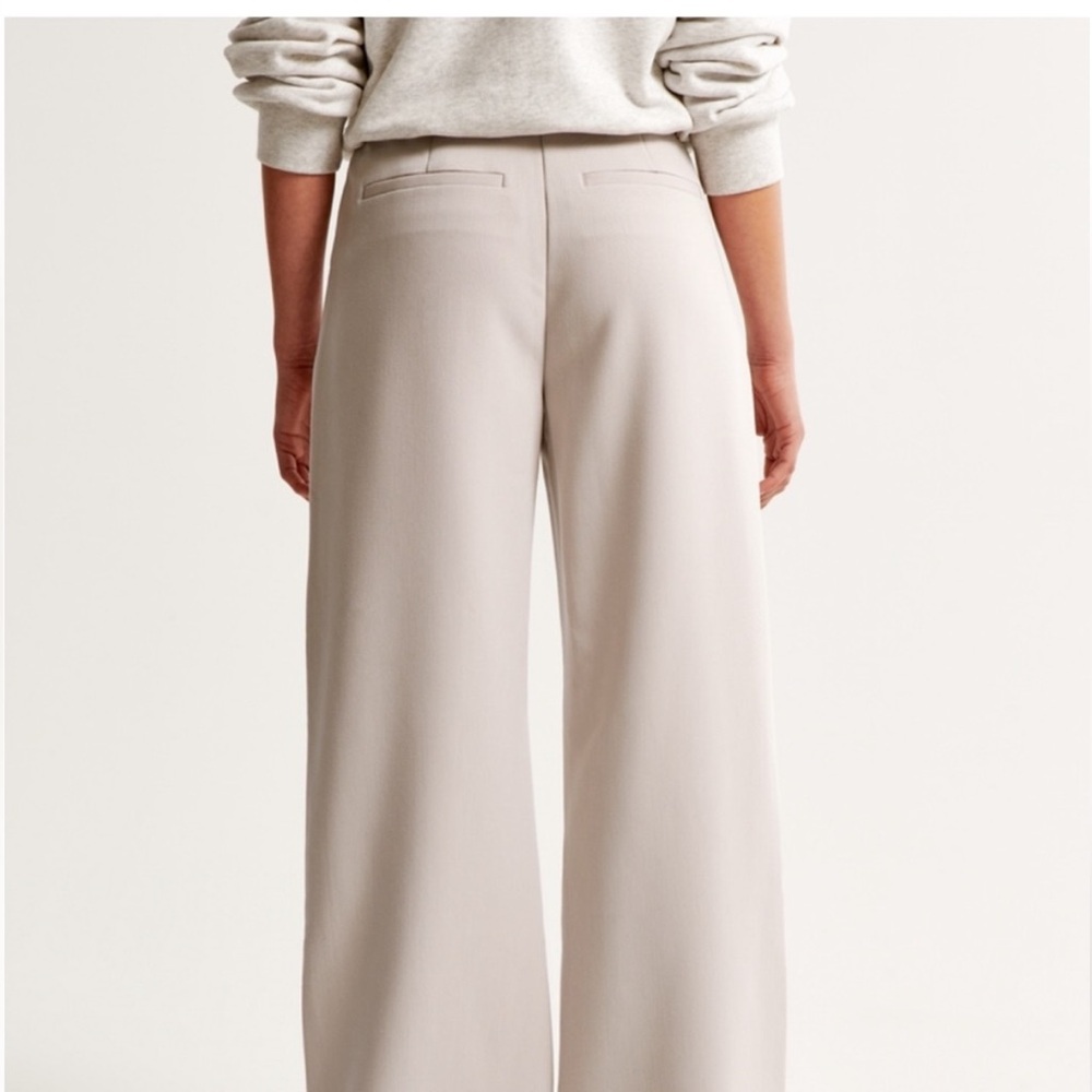 Abercrombie & Fitch Extra Short Sloane Pant Petite in Stone